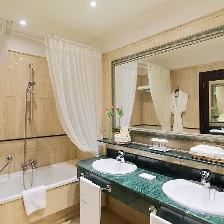 מלון Madrigueras Golf & - Adults Only 5*